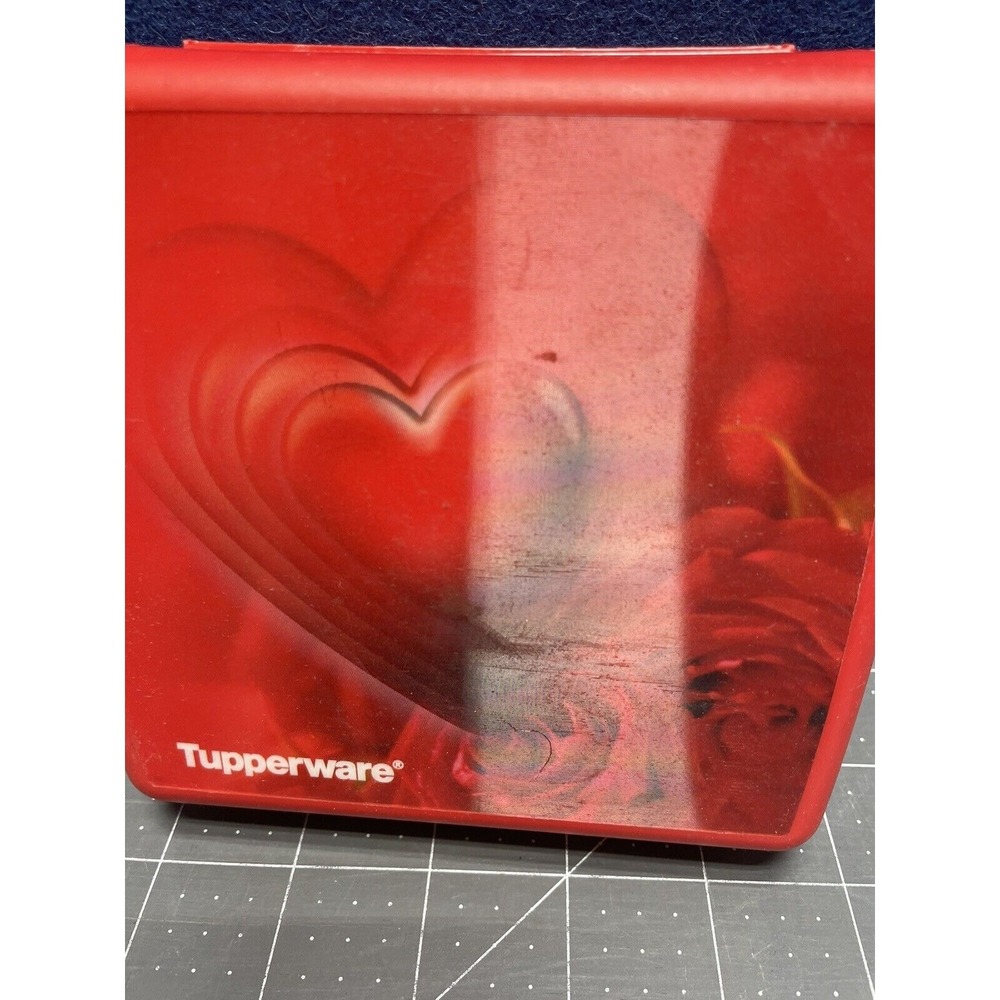 Tupperware Sandwich Keeper Red Heart HOLIGRAM Valentine's